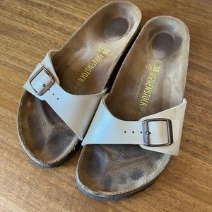 Lightly used, single strap Madrid Birkenstock